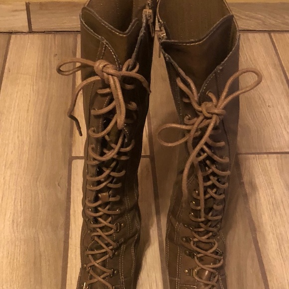 Combat boots. Lace in front zippers as well - Picture 3 of 6